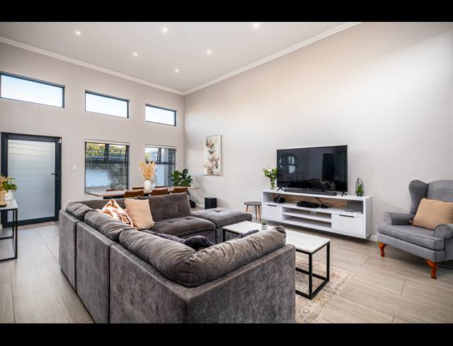 4 BEDROOM FREEHOLD FOR SALE IN SAGEWOOD